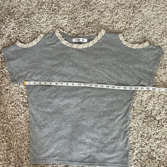 Cute Gray Top With Crochet Detail and Open Shoulder Size Small - Picture 6 of 8